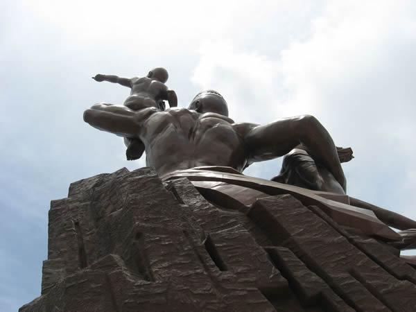 Monumento renacimiento africano ¿simbolo de locura o grandeza? (9)