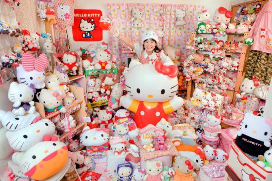 Asako Kanda Hello Kitty (1)