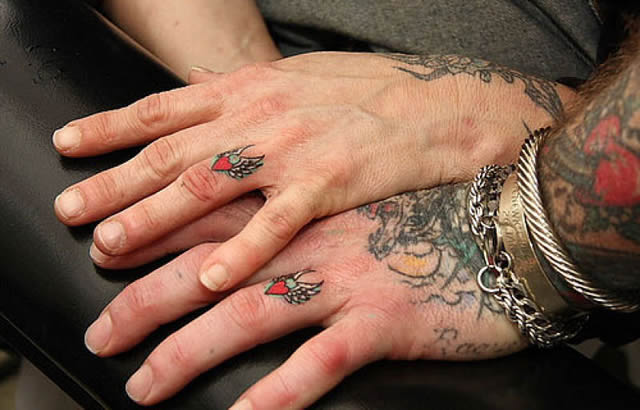 Prefijo silencio Preguntar Los 45 mejores tatuajes de anillos de bodas - Marcianos
