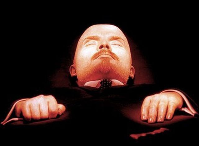 Cuerpo embalsamado de Lenin en la Plaza Roja