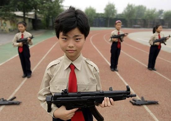 niño con arma