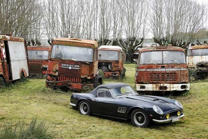 autos clásicos abandonados (6)