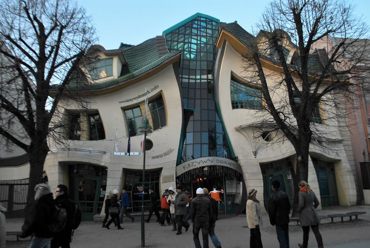 The_Crooked_House polonia