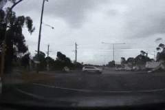 Así se ve un rayo impactando un auto