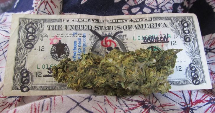 marihuana y dinero