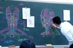 Profesor chino elabora dibujos increíbles para ilustrar sus clases