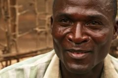“Hienas” de África: hombres contratados para tener relaciones con adolescentes