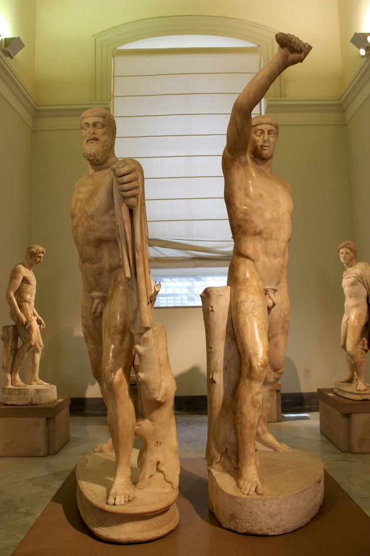 Harmodio y Aristogitón tiranicidas estatua