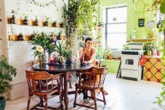 Mujer transforma apartamento de NY en una selva