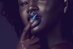 La “Diosa de la melanina” que conquista Internet con su increíble tono de piel