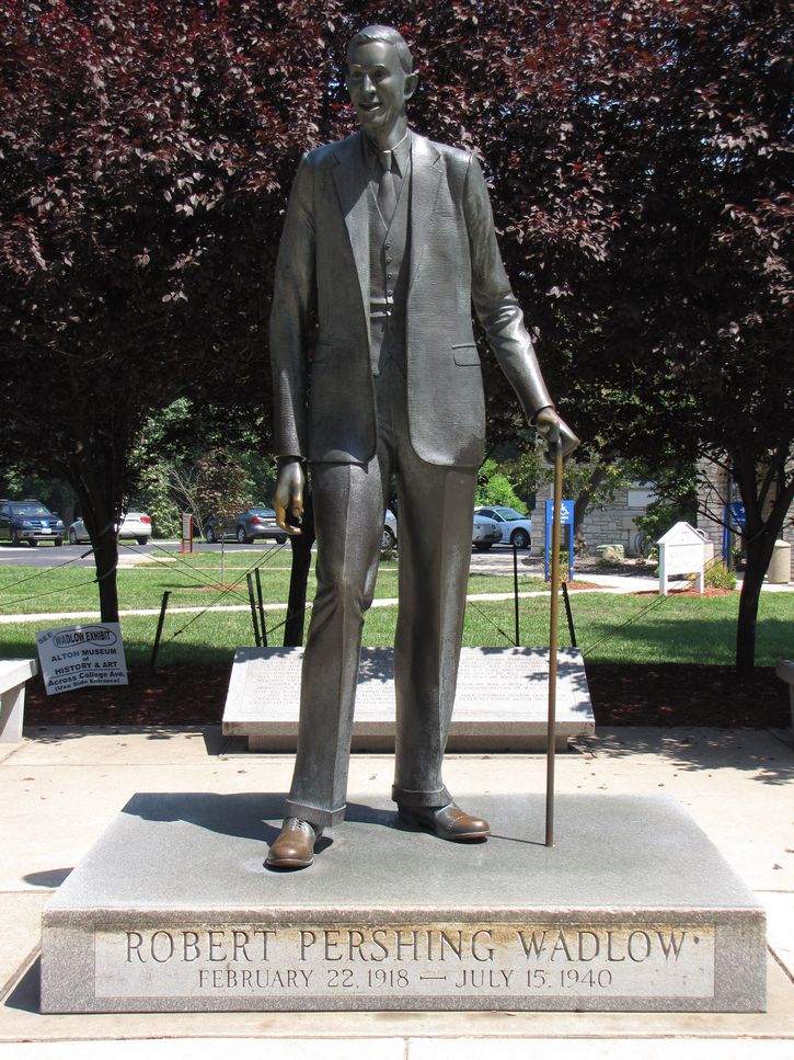 estatua de Robert Wadlow
