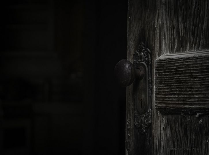puerta oscura terror