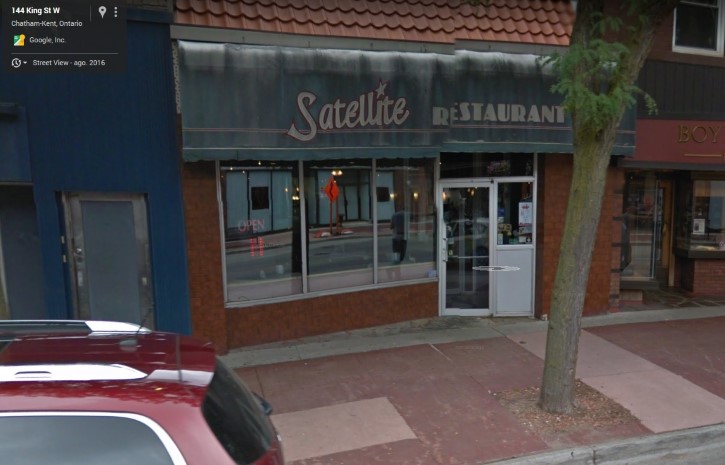 satellite restaurant chatham fachada
