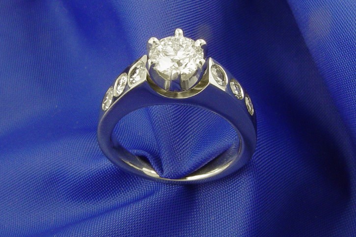 anillo oro blanco diamante