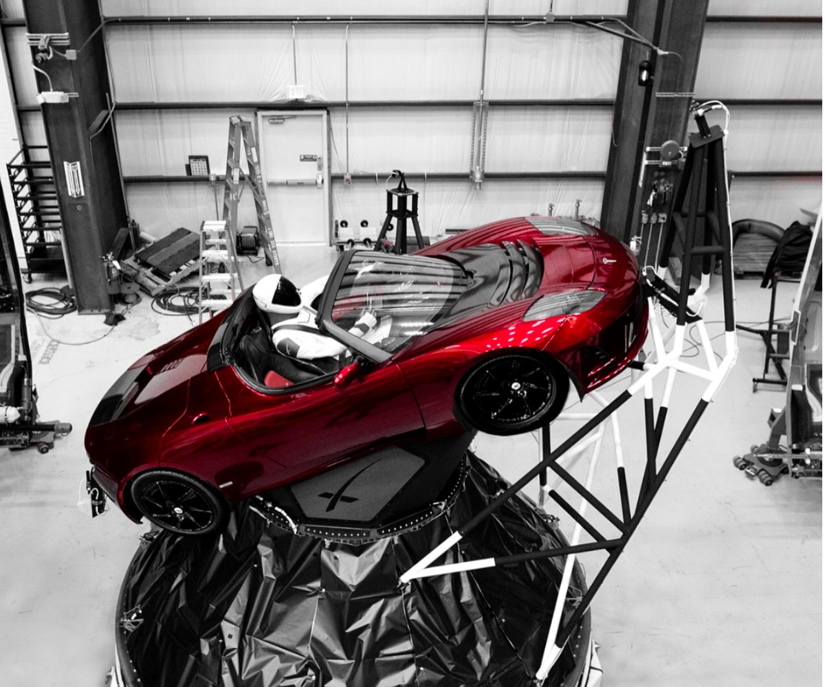 Tesla Roadster En El Falcon Heavy