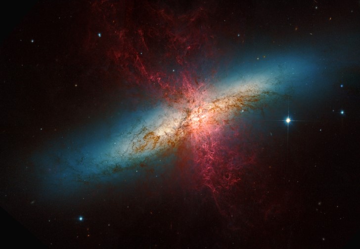 M82 galaxia