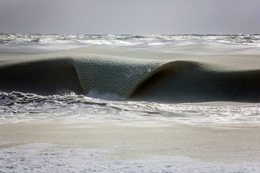 olas congeladas playa en Nantucket (4)