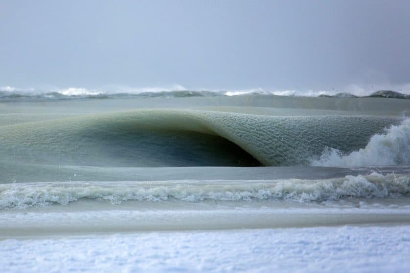 olas congeladas playa en Nantucket (6)