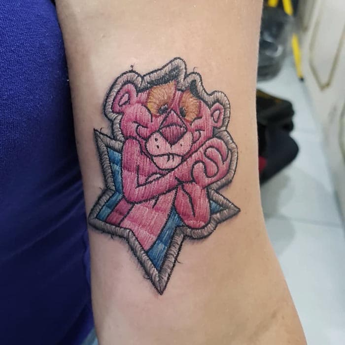 tatuaje estilo bordado pantera rosa