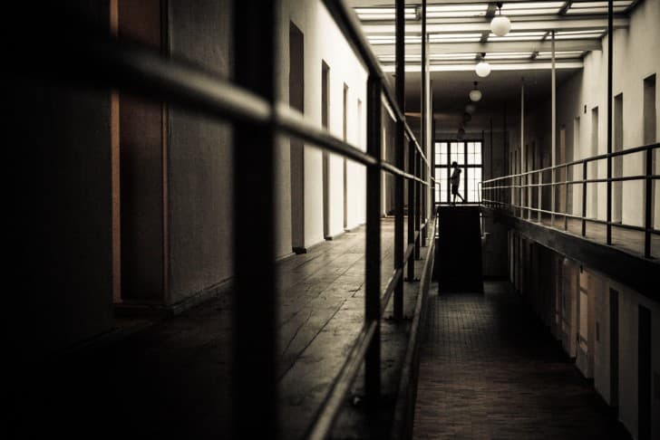 silueta en una prision