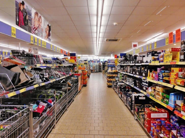 pasillos de un supermercado