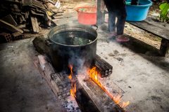 preparando ayahuasca