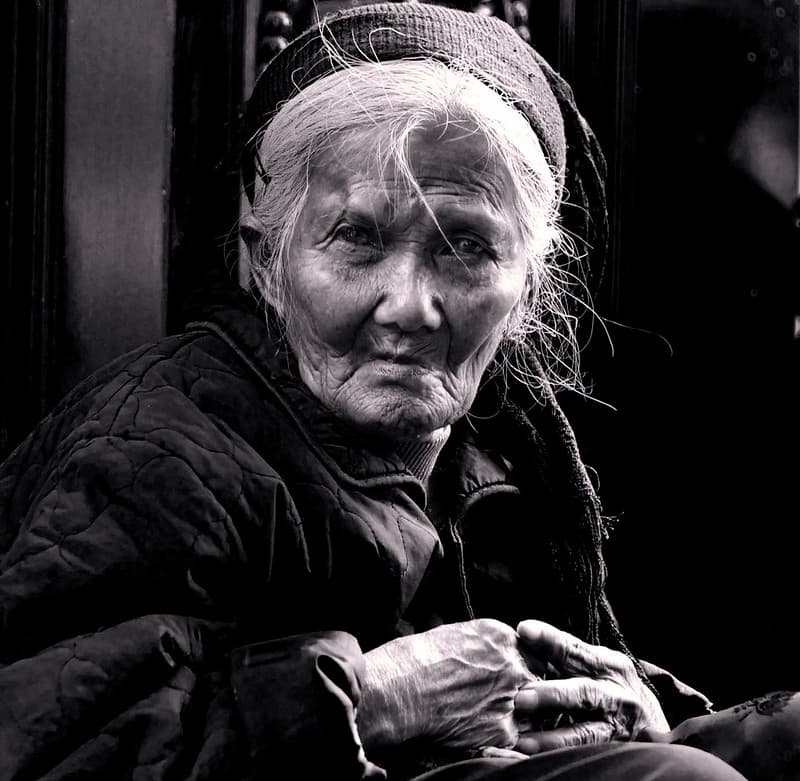 mujer anciana