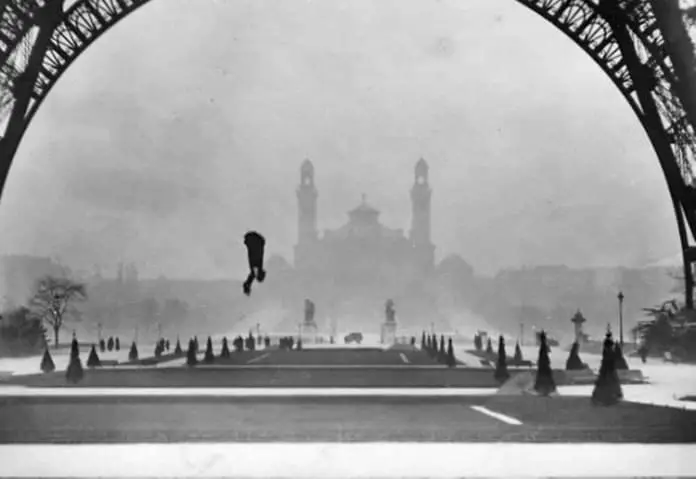 Franz Reichelt cayendo de la Torre Eiffel