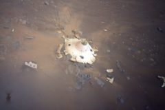 Helicóptero sobrevuela restos de la NASA en Marte