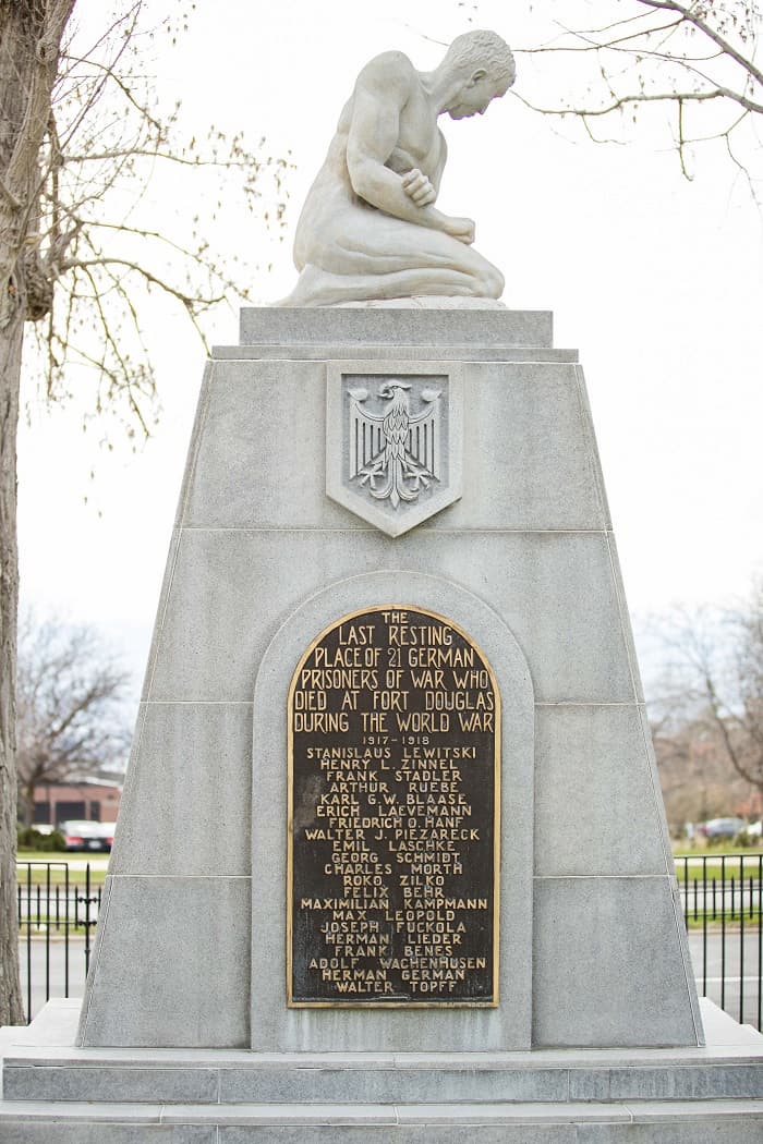 monumento a los prisioneros de guerra masacrados en los campos de Salina Utah