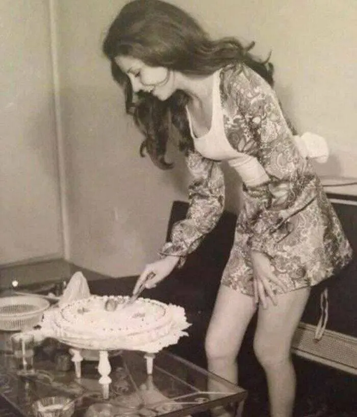 mujer celebra su cumpleaños en iran